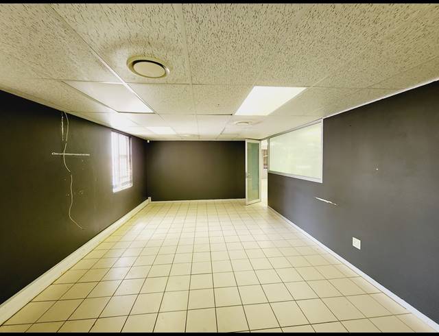 395M² OFFICE TO LET IN NORTH RIDING